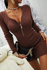 Robe pull moulante à col en V et fermeture éclair